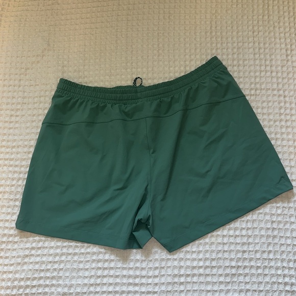 Fabletics Shorts - Picture 3 of 4